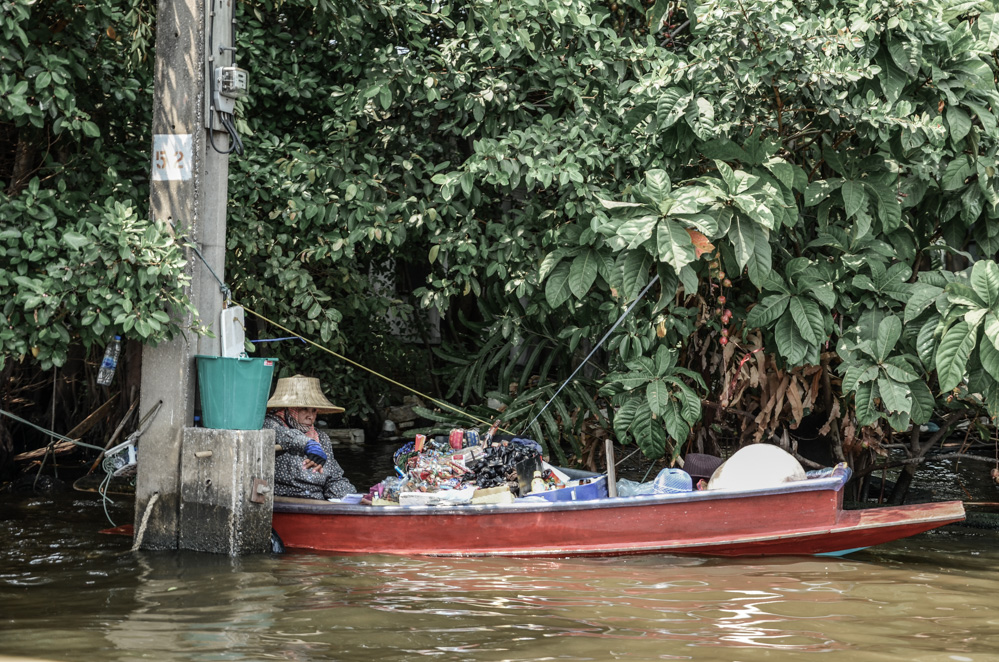 Jak jsme si pluli sólo s lodníkem po řece a obdivovali Bangkok z vody. Plavba po řece Chao Phraya je další z našich krásných vzpomínek na všehochuť města.