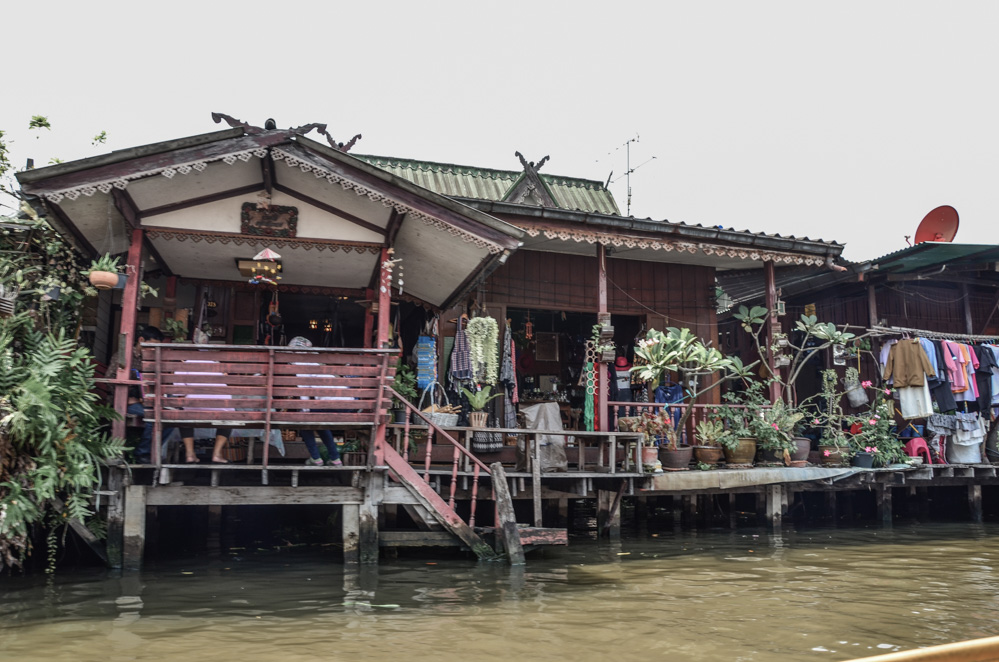If you travel to Bangkok, I strongly recommend you to do this Chao Phraya River boat tour in order to experience the city’s waterways and observe the life.