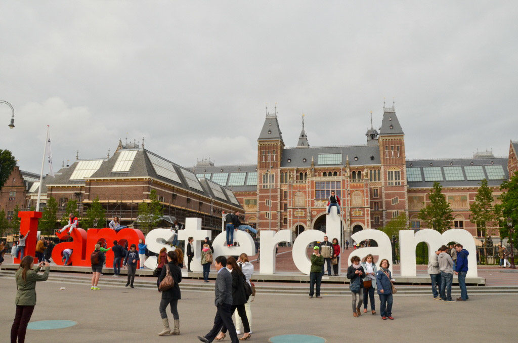 Pokud se i vy chystáte zavítat do tohoto krásného hlavního města Nizozemí, pak se vám budou hodit mé tipy na to, co v Amsterdamu vidět a ochutnat.