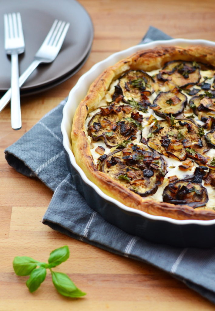 This savoury Aubergine and Goat Cheese Quiche is kind of salt tart with fried aubergine and onion, fresh goat cheese and basil.