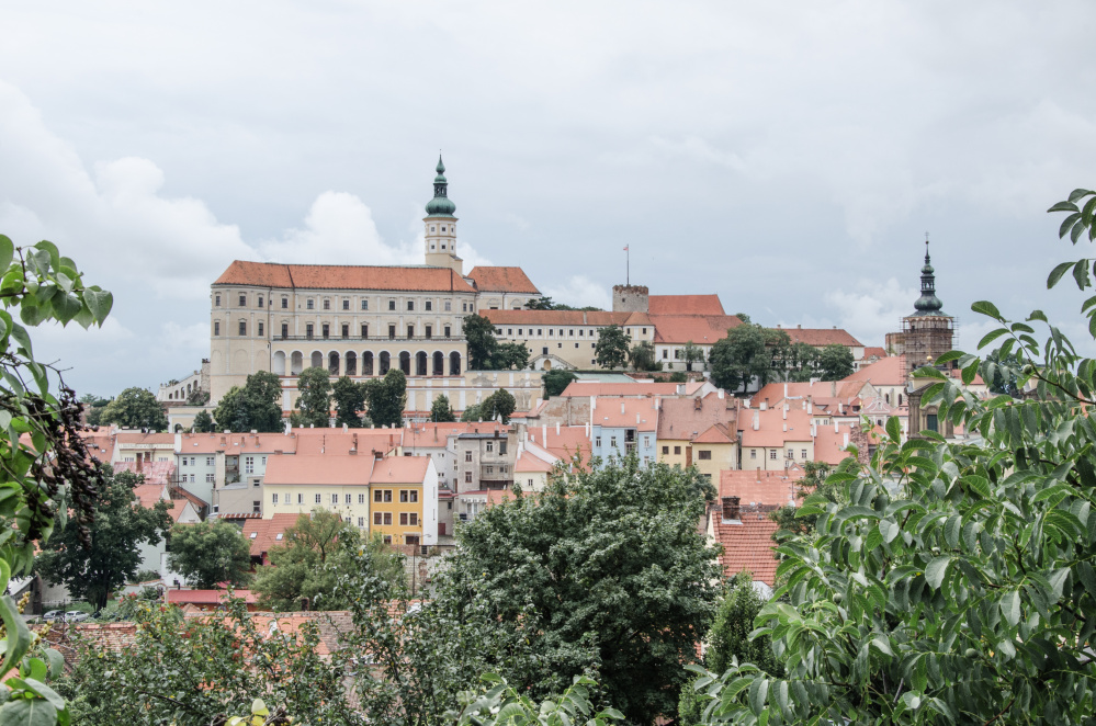 I would like to show you Mikulov, a charming fairytale Moravian town, the way I experienced it. I felt in love with it and here is why!