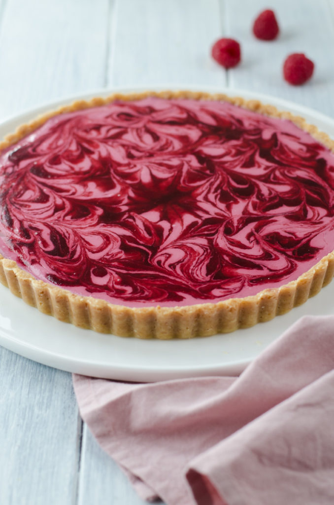 You will love it! This almost no-bake Raspberry Marble Cheesecake Tart it a love not only at first sight, but also at first bite! An ideal summer cheesecake