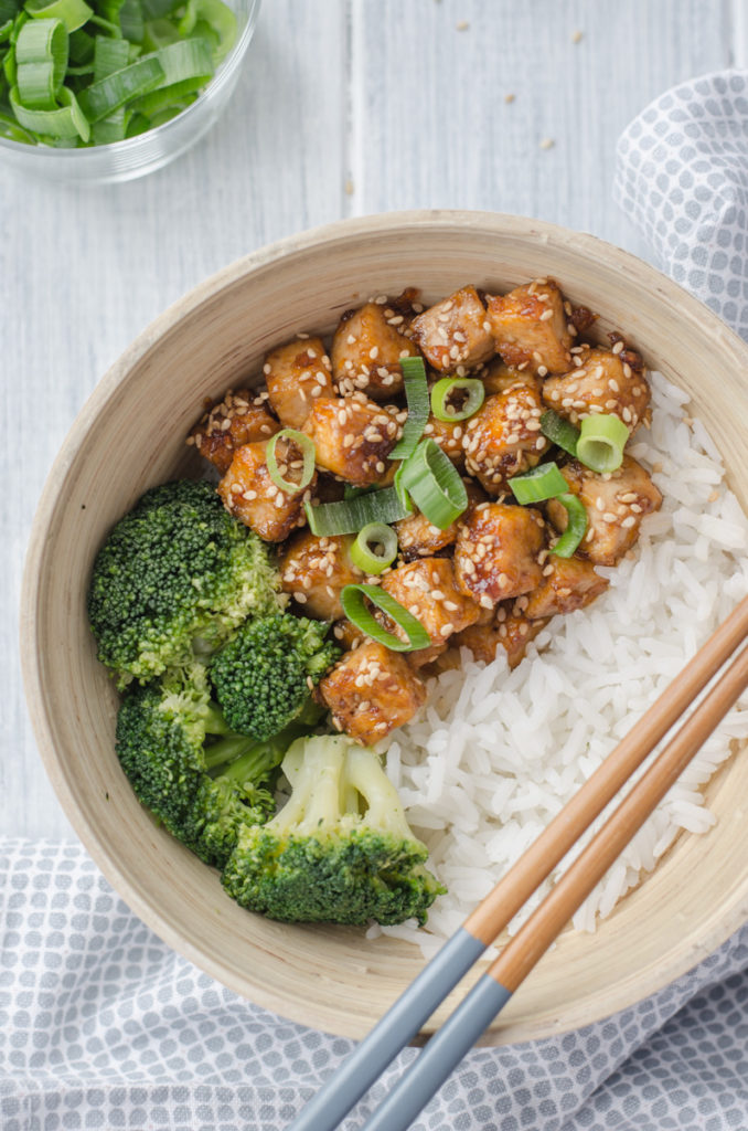 Honey Sesame Tofu cubes are full of sweet and spicy flavour and an easy way of preparing a delicious vegetarian meal. And a good news is that it will only take you 15 minutes to prepare!