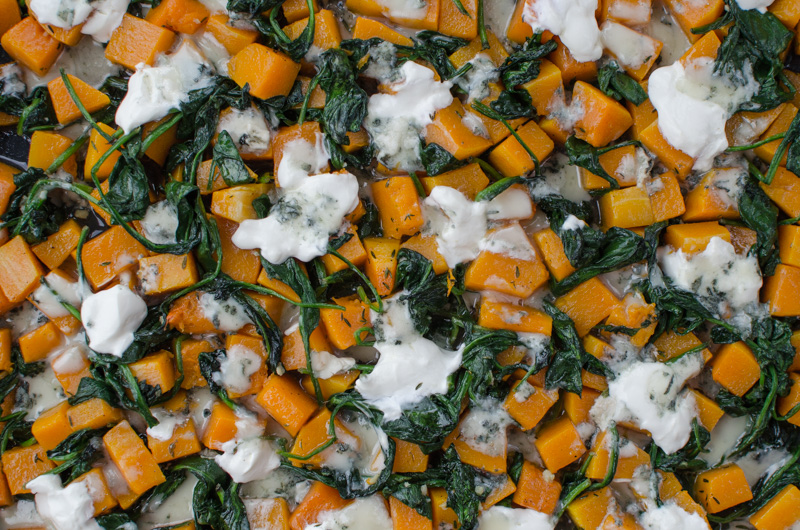 Today I have another delicious autumnal vegetarian meal that is a great mixture of butternut squash, spinach leafs, and blue cheese.