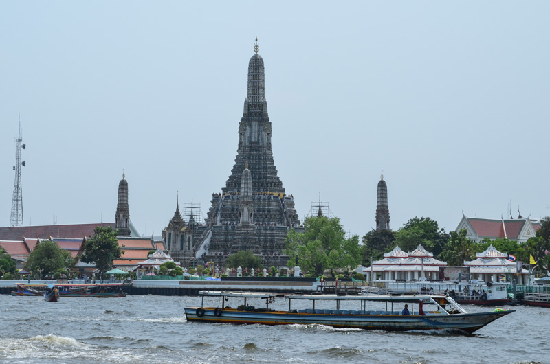 Bangkok je krásné město, kde najdete několik set buddhistických chrámů a v tomto článku se dozvíte, jakých 5 chrámů v Bangkoku si nesmíte nechat ujít.