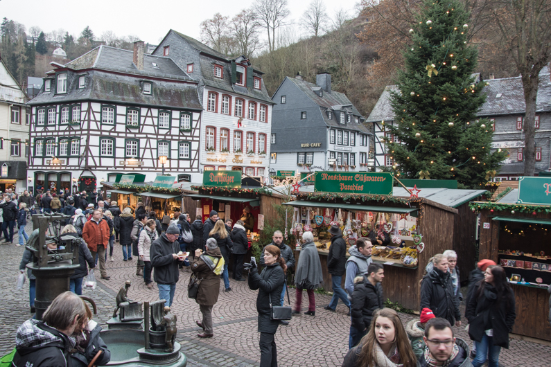 Every year before Christmas, we love to visit Christmas markets in the neighborhood. Here are my favorite Christmas markets worth a day trip from Brussels.
