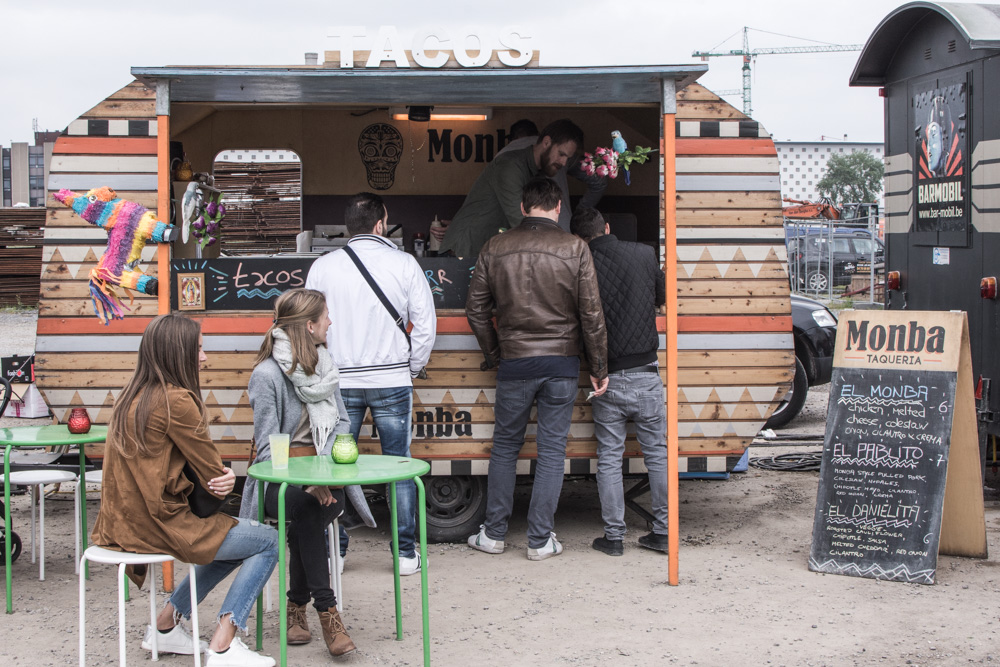 Every year, Brussels hosts the biggest food truck festival of the world. A unique occasion to taste diverse specialties from different food trucks. 