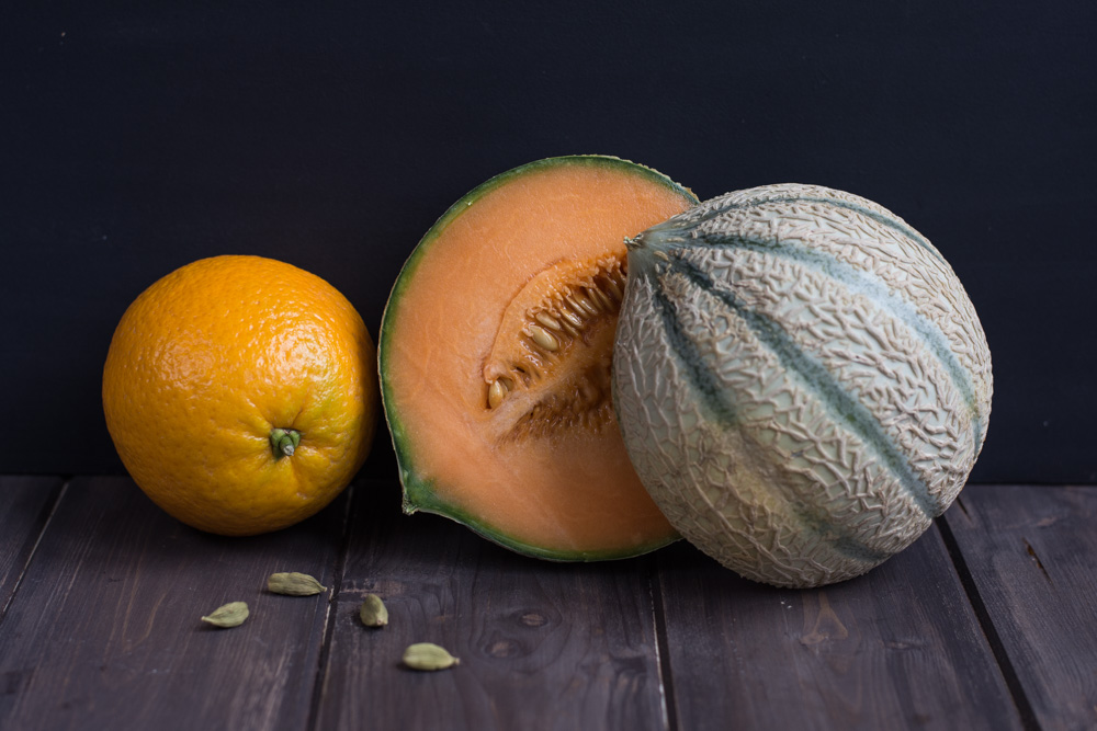 Melounovo-pomerančový džem s kardamomem vás nadchne. Kombinace sladkého melounu Charentais, kousků bio pomeranče a kardamomu je naprosto dokonalá.