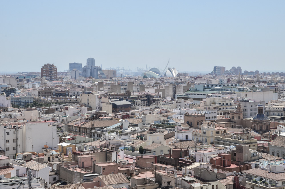 Last year I had the pleasure to visit the third largest Spanish city and the capital of paella. Today I share with you things to see and do in Valencia. 