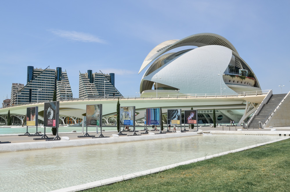 Last year I had the pleasure to visit the third largest Spanish city and the capital of paella. Today I share with you things to see and do in Valencia. 