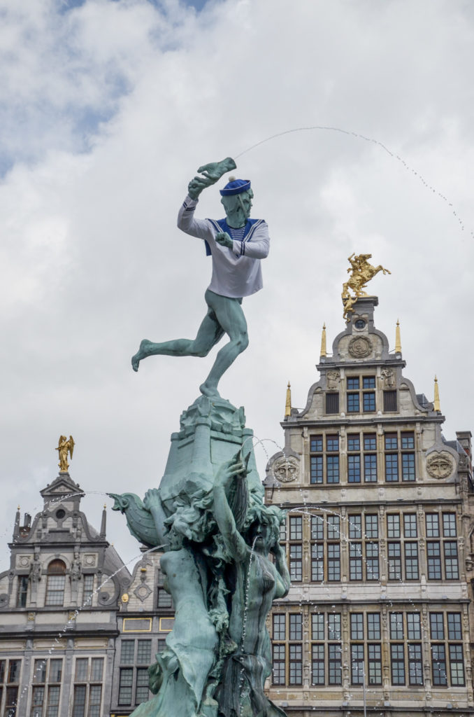 Here is a tip for a trip from Brussels. Come and join me on this virtual tour through the city where I will show you 10 things to see and do in Antwerp.