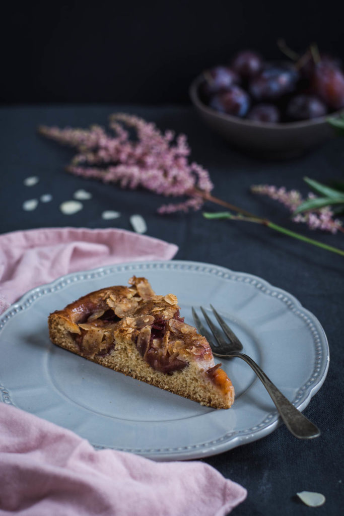 The end of summer brings us not only colder and shorter days, but also plums! And how else to use them than to make this delicious Almond Plum Cake?