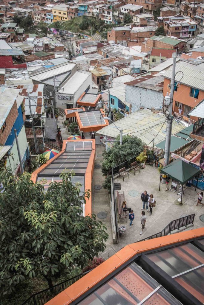 Medellín, město věčného jara, kdysi nejnebezpečnější místo a dnes jedno z nejinovativnějších měst na planetě. Tady je pár tipů na to, co tu vidět a dělat.