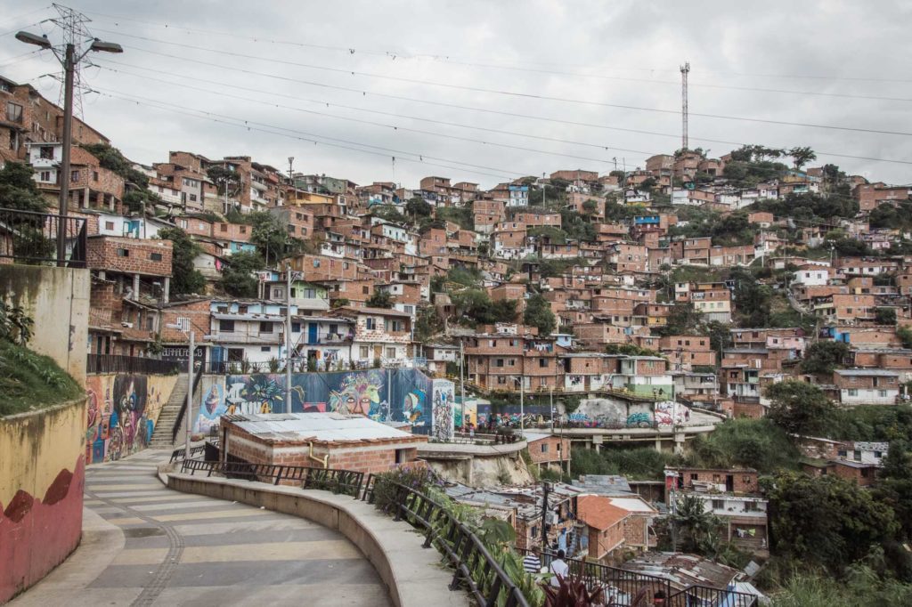Medellín, město věčného jara, kdysi nejnebezpečnější místo a dnes jedno z nejinovativnějších měst na planetě. Tady je pár tipů na to, co tu vidět a dělat.