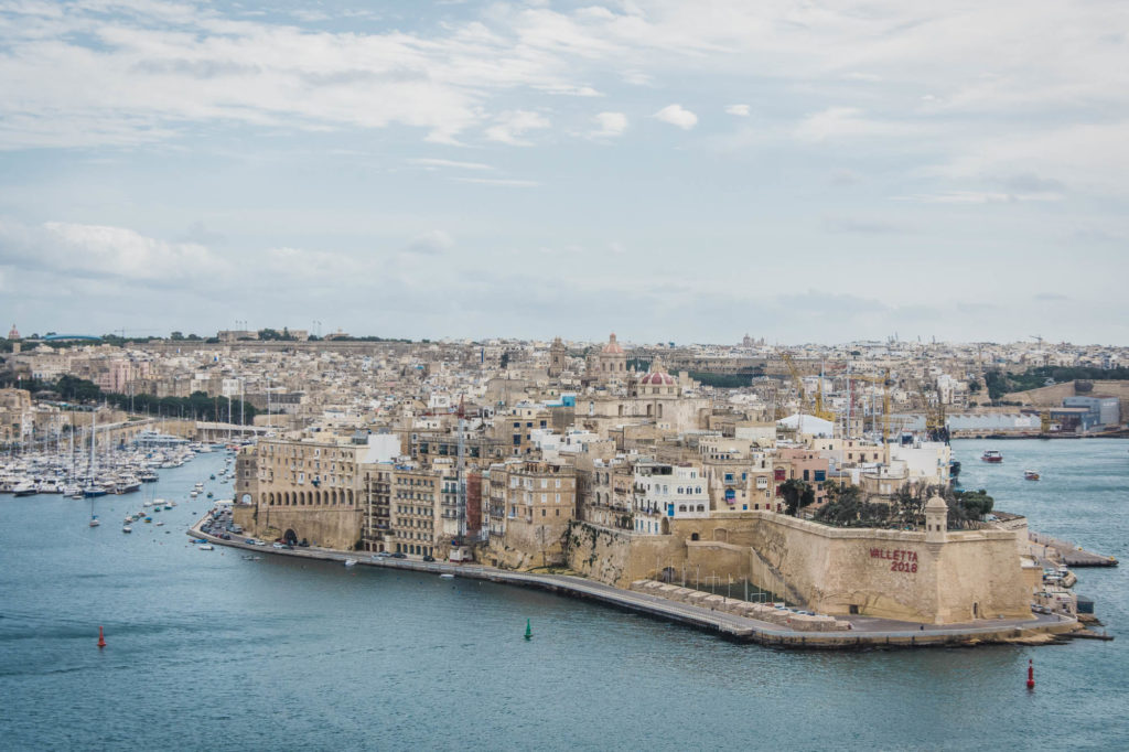 Dnešní článek je o našem podzimním výletu na Maltu. Kde se ubytovat, jak se pohybovat po ostrovech, a co vše se dá vidět za 5 dní na Maltě.