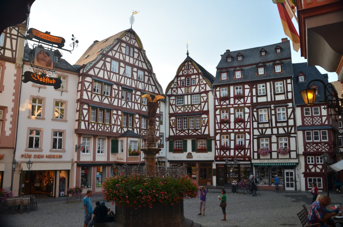 Marktplatz v Bernkastel-Kues