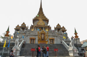 Bangkok je krásné město, kde najdete několik set buddhistických chrámů a v tomto článku se dozvíte, jakých 5 chrámů v Bangkoku si nesmíte nechat ujít.