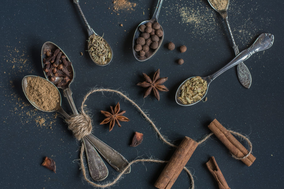Pernik Spice mix recipe. A mix of spices such as cinnamon, allspice, clove, anise, nutmeg and others used in pernik, Czech traditional spice cake.