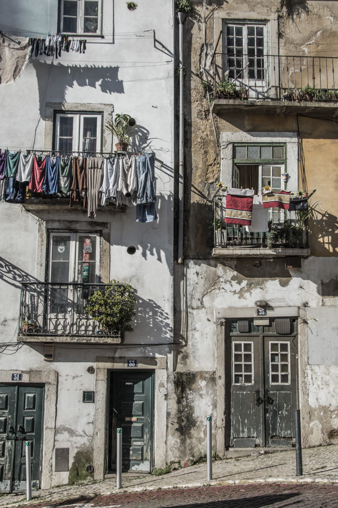 Let me show you my pictures of morning Alfama that I did with Lisbon Photo. Alfama is the oldest part of Lisbon, a hilly maze of narrow cobbled streets.