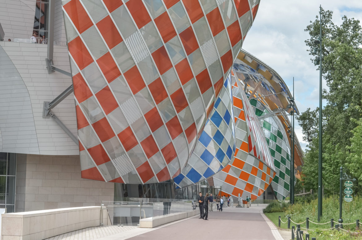 Foundation Louis Vuitton neboli Nadace Louise Vuittona, nacházející se v Buloňském lesíku v Paříži je mistrovským dílem moderní architektury.
