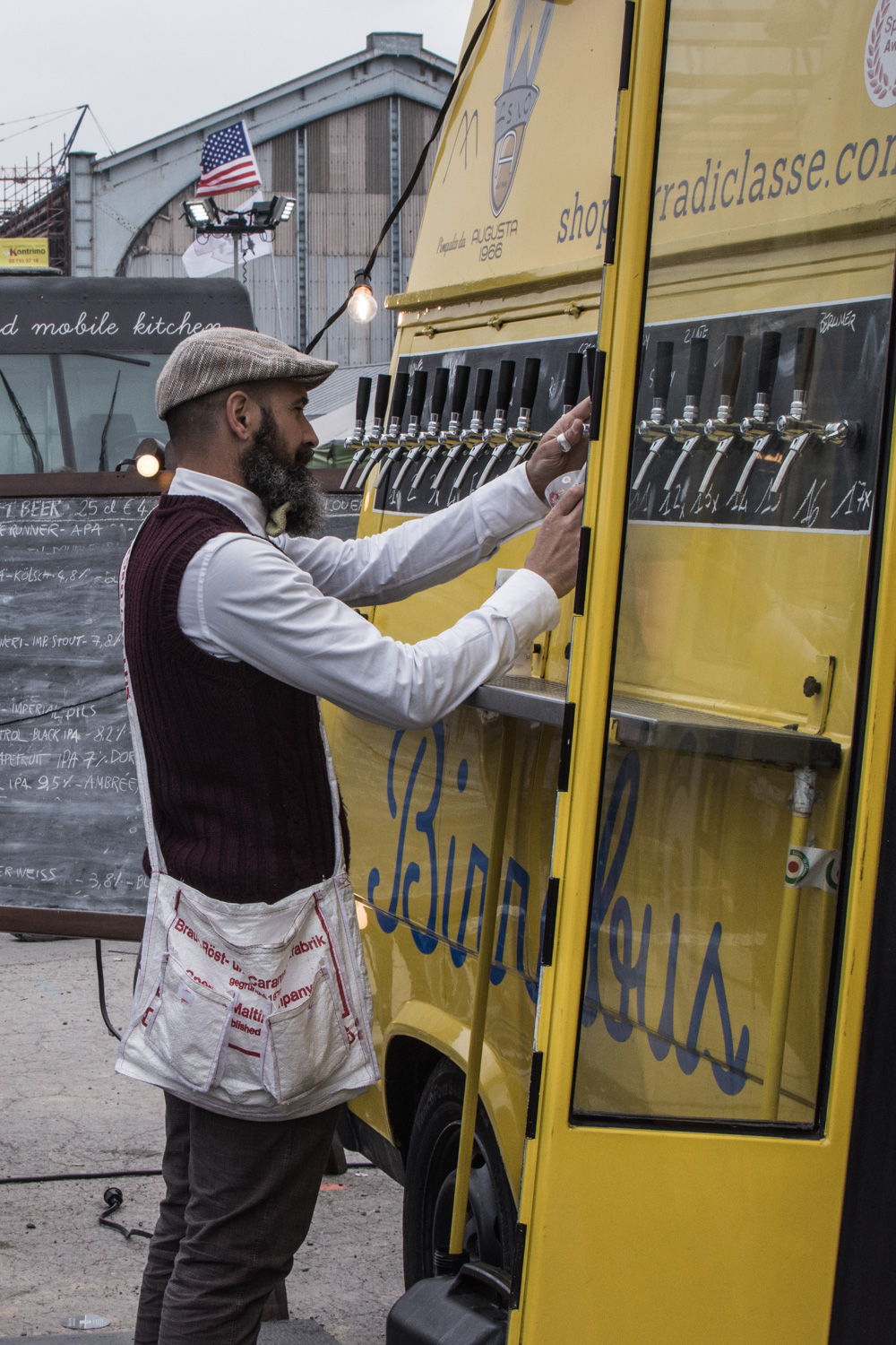 Every year, Brussels hosts the biggest food truck festival of the world. A unique occasion to taste diverse specialties from different food trucks.
