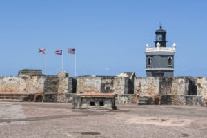 If you plan to visit Puerto Rico, your plane will probably land in San Juan. Make sure to have several days for the exploration of this colorful mix of life, music and history! In this post, I share with you some inspiration for what to see and do in San Juan, hoping that you come to visit soon!