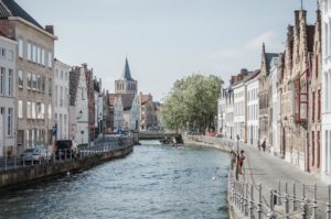 The Venice of the North is a unique charming city that will capture your heart! Here are my tips on what to see and do to fully enjoy your day in Bruges.