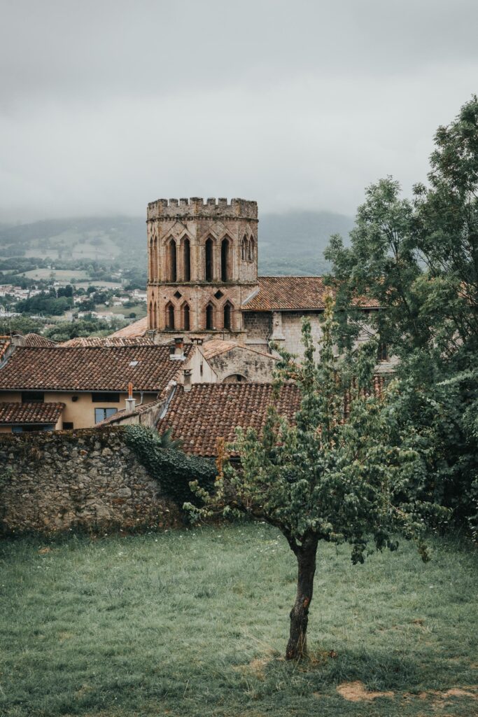 Loňské léto jsme strávili nějaký čas na jihu Francie a tady jsou krásná místa v Ariège, která jsme stihli navštívit a jež se nám moc líbila.
