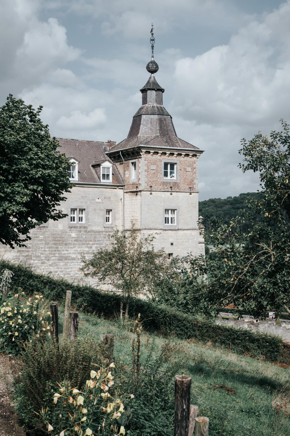 Berjalan di sekitar Château Neercanne – 1001 Voyages Gourmands