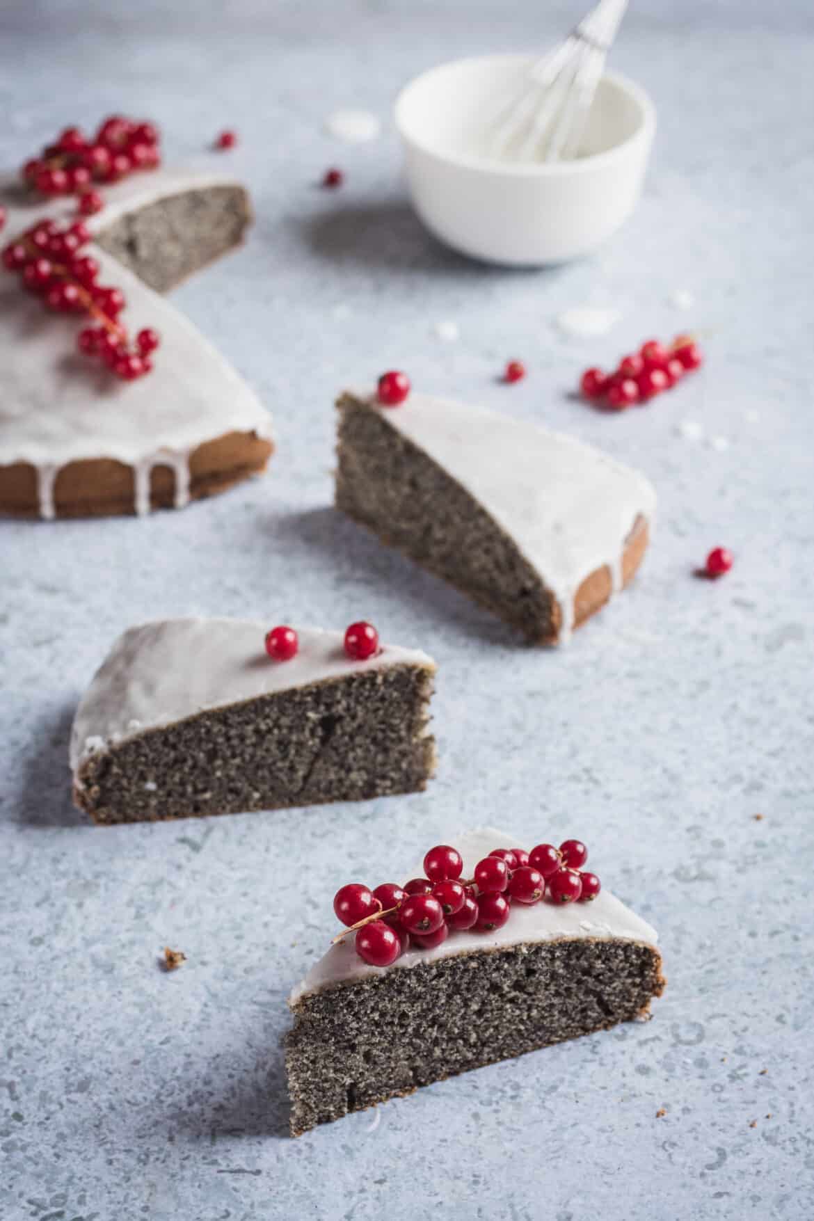 So do you fancy trying something Czech with poppy seed? Makovec or the poppy seed cake is a good candidate as it is trivial and delicious!