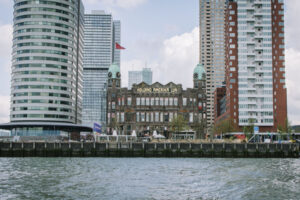 This article is about our stay in the special and iconic hotel New York and discovering the city of Rotterdam on a wonderful spring weekend.